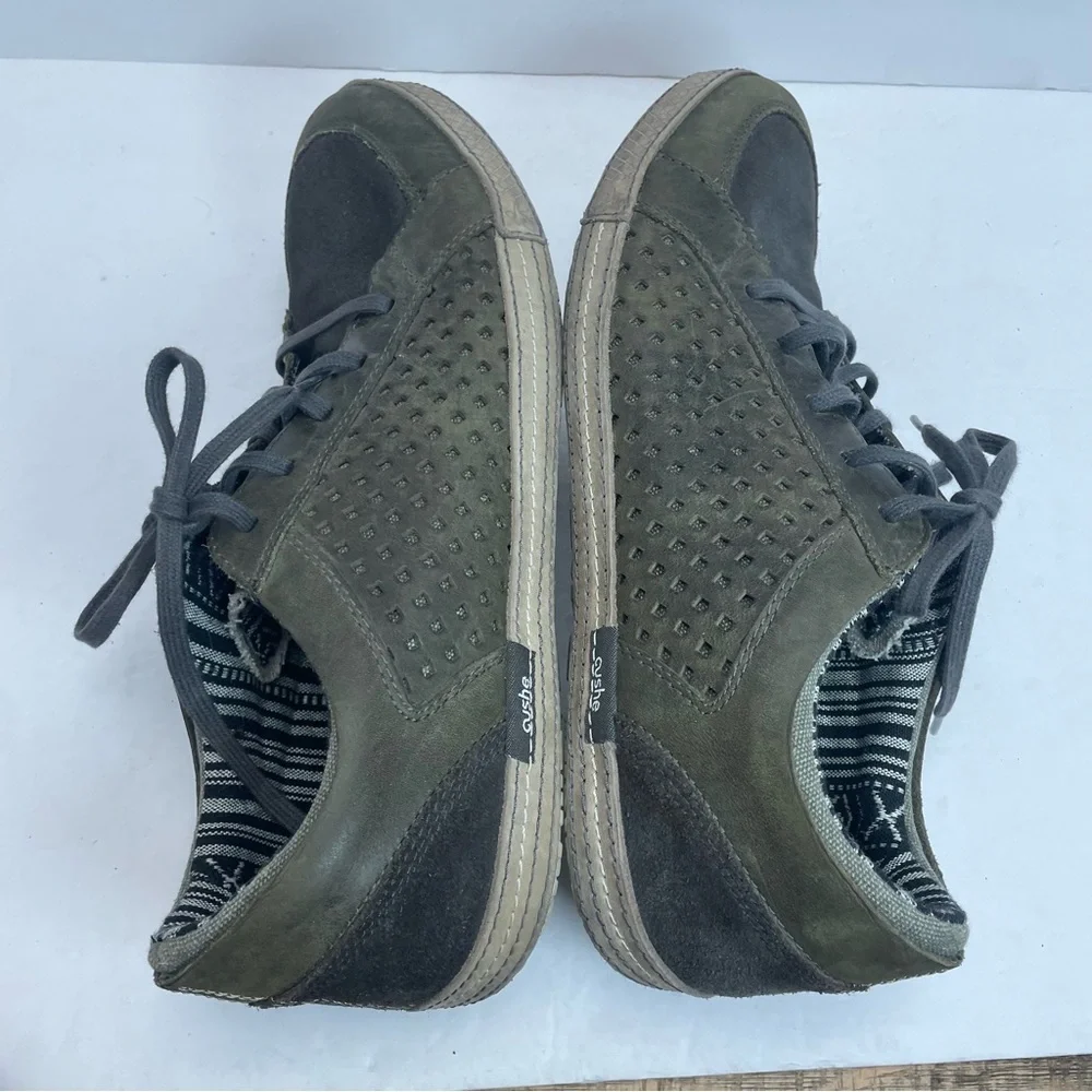 CUSHE men’s size 13 Shumakers Mark Leather Sneakers Military green